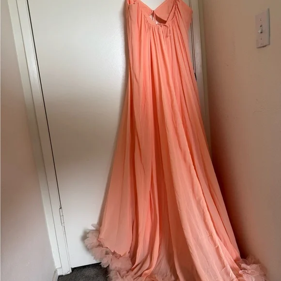 Elegant Peach Nightgown with Ruffle Details - Picture 4 of 6